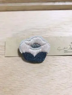 花の刺繍ブローチ♡ ピンクローズ