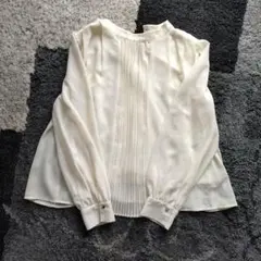 アイボリー 長袖ブラウス Mサイズのサムネイル