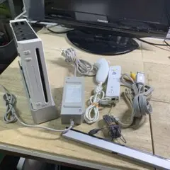 任天堂 Wii 本体白 リモコン×2ヌンチャク×2ハンドル×1ソフト2本付き 任天堂（Nintendo） Wii Wiiリモコン リモコン ヌンチャク 各2個セット