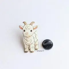 【P57】子ヤギのピンバッジ　ピンズ　ラペルピン　山羊　北欧風