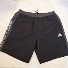 アディダス　ナイロンショートパンツ　XLのサムネイル