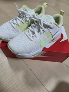 NIKE スニーカー ホワイト×ライトグリーンのサムネイル