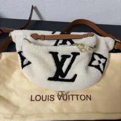 LOUIS VUITTON ファー ボディバッグ