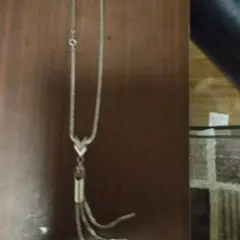 シルバーカラー タッセルデザイン ロングネックレス