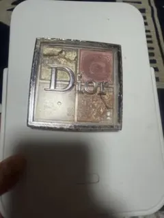 Dior 004 Rose Gold ハイライトパウダー