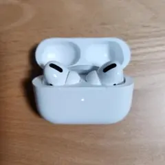 AirPods本体 充電ケース付き 付属品完備 左耳にノイズあり