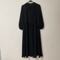 黒のボタン付きロングワンピース(UNIQLO)