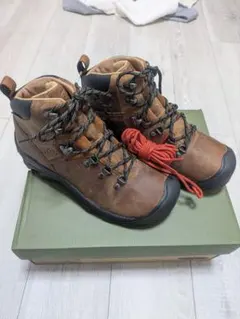 新品　26cm KEEN トレッキングブーツ　ピレニーズ