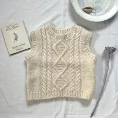 ハンドメイド　キッズ　ケーブル編み　ホワイト　ニットベスト　冬