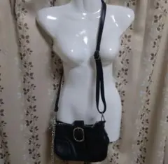 黒い合成皮革ショルダーバッグ
