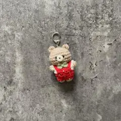 いちごサロペットくまさんのあみぐるみキーホルダー