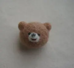クマさんの羊毛フェルトブローチ（茶色）