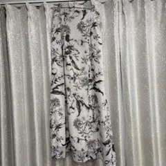 【未着用】LAGUNAMOONフレアスカート Sサイズ 花柄 ホワイト/ブラック