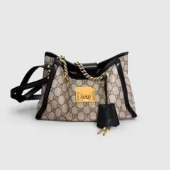 GUCCI パドロック GGスプリーム ビー チェーンショルダーバッグ - メルカリ