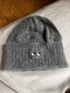 ユニクロ　ANYA HINDMARCH グレー ニット帽