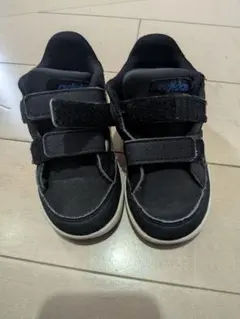 adidas キッズベルクロスニーカー 黒