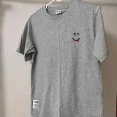 UNIQLO Tシャツ グレー 160cmのサムネイル