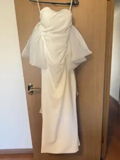 ホワイトウェディングドレス ストラップ・胸パッド付き