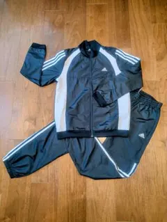 adidas ジャージ150　上下セット 黒　シャカシャカ　ナイロン
