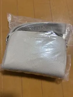 Calvin Klein ライトベージュ ショルダーバッグ