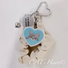 猫ハート刺繍バッグチャーム レザーシュシュ じゃらじゃらキーホルダースカイブルー