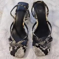 ◆H&M ヘビ柄 中ヒールサンダル◆