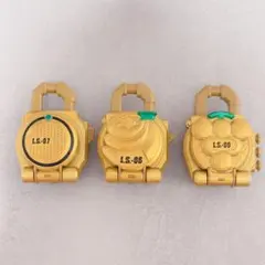 金のロックシード 仮面ライダー鎧武 非売品 #鎧武 #非売品 - メルカリ