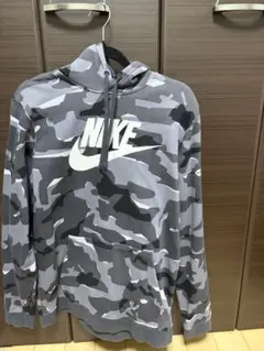 早いもの限定ですが新品Nike カモフラージュパーカー グレー系
