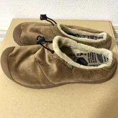 KEEN ベージュ ファー スリッポン - メルカリ