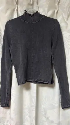 ダークグレー ハイネック クロップド丈 トップス