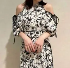 未使用　SNIDEL 2wayスリーブプリントワンピース