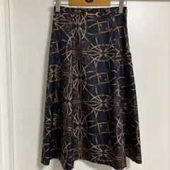 ネイビー 幾何学模様 フレアスカート