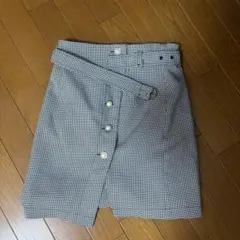 チェック柄ミニスカート フロントボタン付き