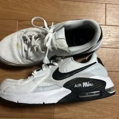 ホワイト スニーカー