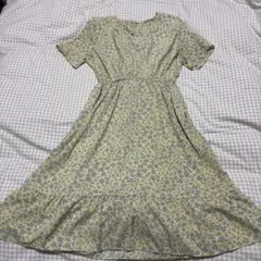 花柄ワンピース