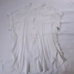 ホワイト プリーツ付きボタンシャツ 半袖