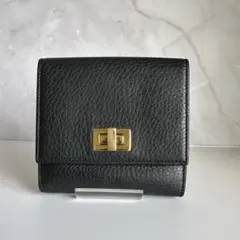 極美品 FENDIピーカブー セレリア 二つ折り財布 ブラックのサムネイル