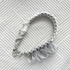 パラコード　ハンドストラップ フリル グレー シンプル