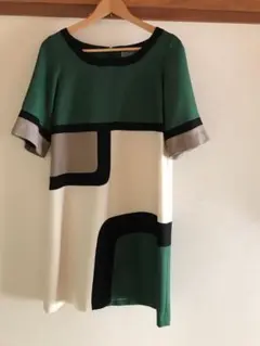 お値下げ　ヤンガニー Yangany のレトロモダン　グラフィック　ワンピのサムネイル