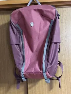 victorinoxワインレッド バックパック