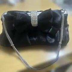 リボン付きブラッククラッチバッグ