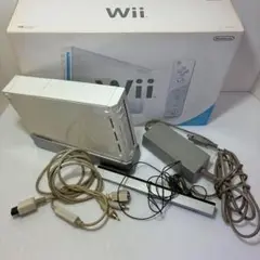 Wii本体 ＋ リモコン、コントローラー各２台 ＋ 充電器 ＋ ソフト９本セット