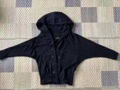 セシルマクビー 黒いフード付きパーカー 5ボタン Mサイズ