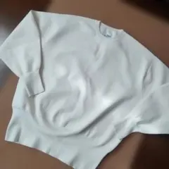 ホワイトクルーネックスウェット