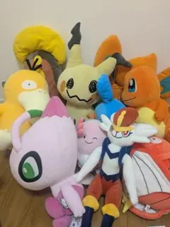 ポケモンセンター限定 ポケモン ぬいぐるみ ミミッキュ　通常種　色違い Amazon.co.jp: ポケモンセンターオリジナル ぬいぐるみ 色違いの