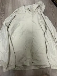 ベージュ フード付き ナイロンジャケット