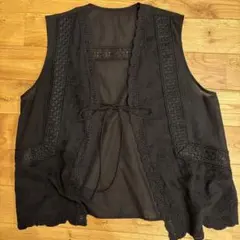 スタジオクリップ刺繍入り黒オープンフロントベスト