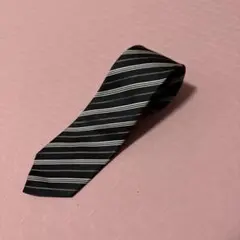 黒と白のストライプ 礼服用ネクタイ