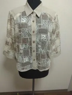 ベージュ系上着