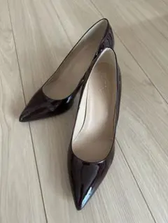 BOUTIQUE OSAKI エナメル ポインテッドトゥ パンプスのサムネイル